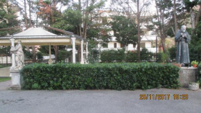 Гостиница Hotel Degli Amici  Sant'Egidio del Monte Albino